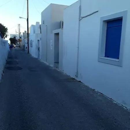 Margarita Santorini 1 *